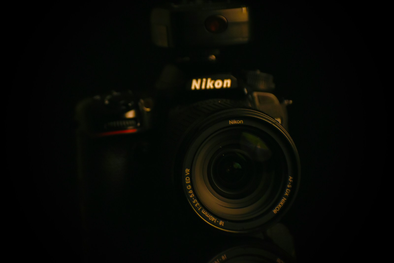 Nikon 相机编辑配图：NIKON 高端 DX 新机